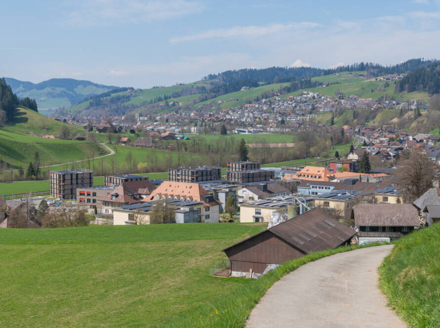 Blick über Stiftung Lebensart in Richtung Pumptrack Bärau